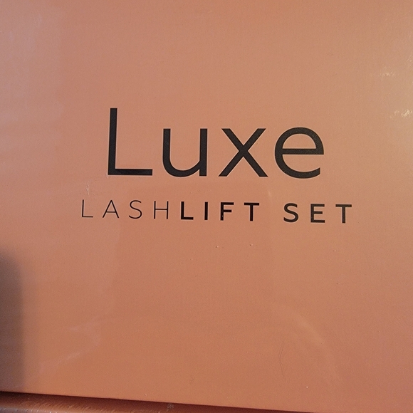 Luxe Lash Lift And Lash Tint Set in Black - Picture 2 of 3